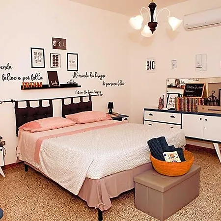 לינה וארוחת בוקר Santu Bustianu אורגוסולו